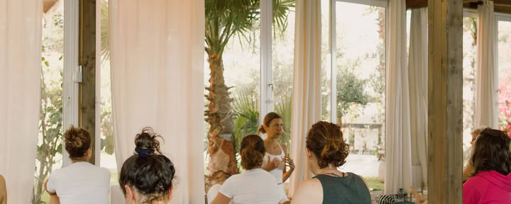 Formación de Profesores de Yin Yoga de 70 Horas | Experiencia Inmersiva en Sicilia