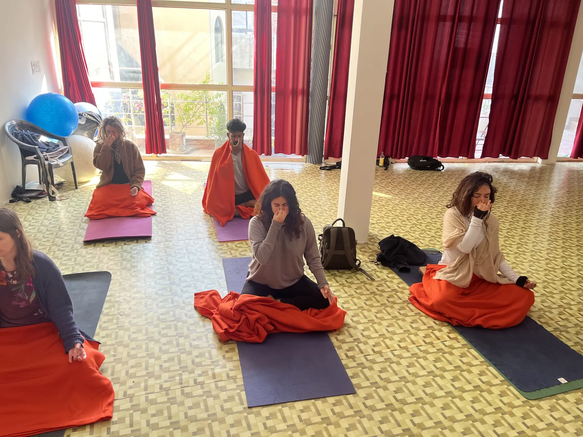 Formación de profesores de yoga de 100 horas