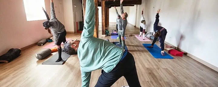 Retiro de yoga y vitalidad: despertando la energía primaveral en los Pirineos