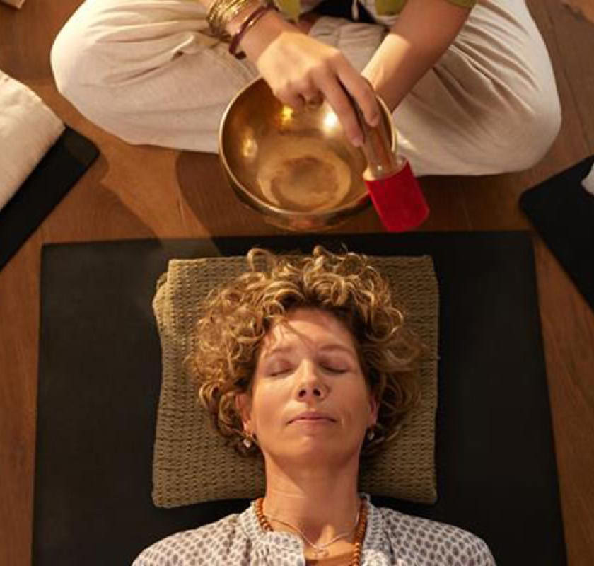 Yoga Restaurativo y Sanación con Sonido