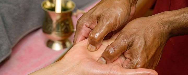 Curso de certificación de 21 días en masaje ayurvédico y terapia Panchakarma