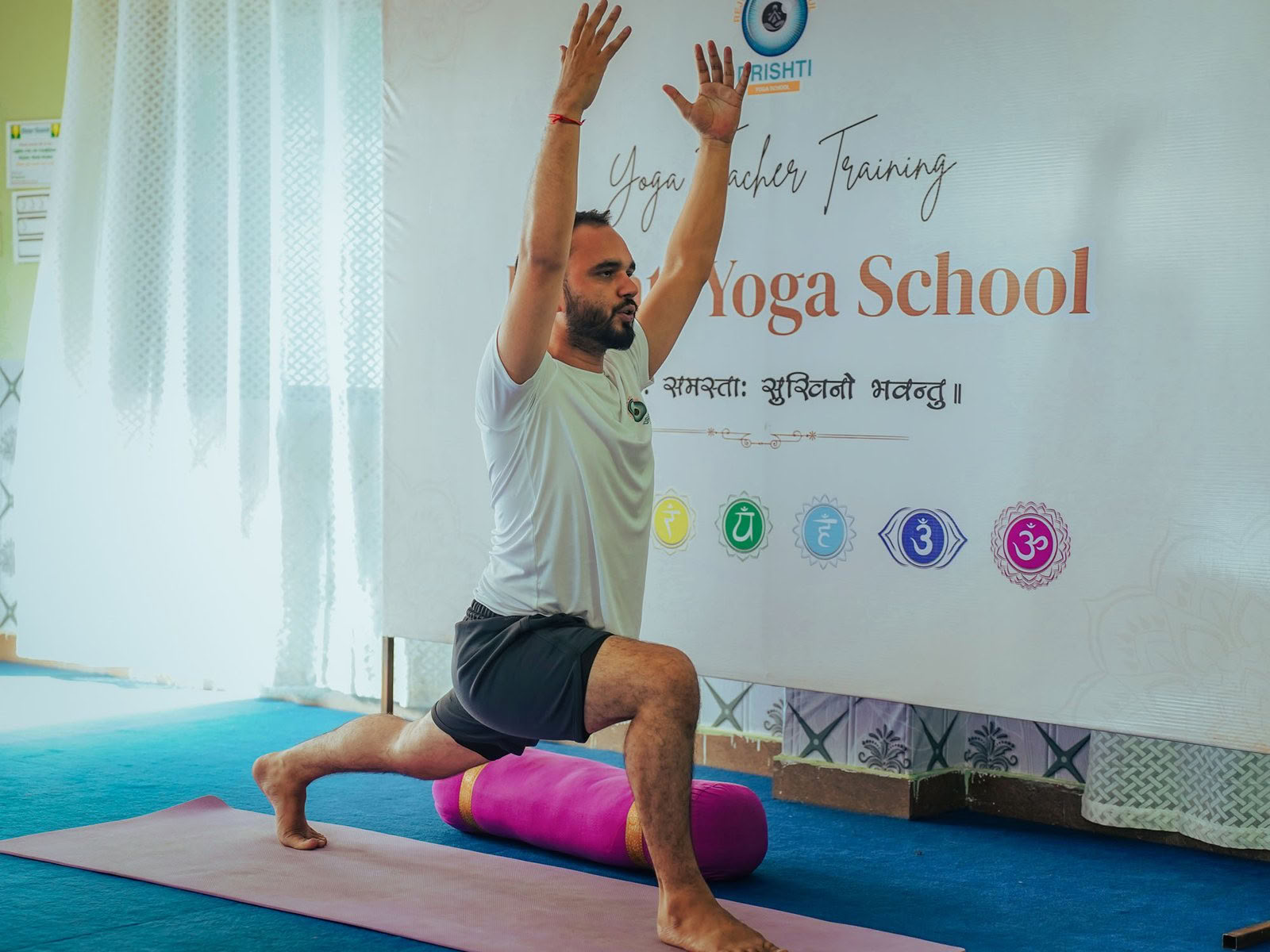 Curso de formación de profesores de yoga de 100 horas