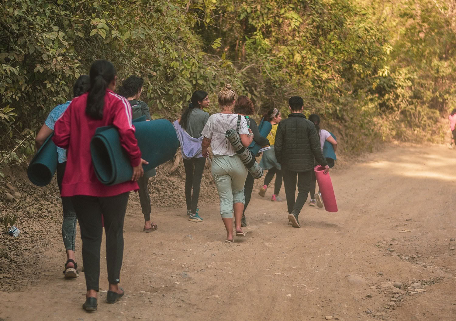 Formación de profesores de yoga de 100 horas en Rishikesh ✅