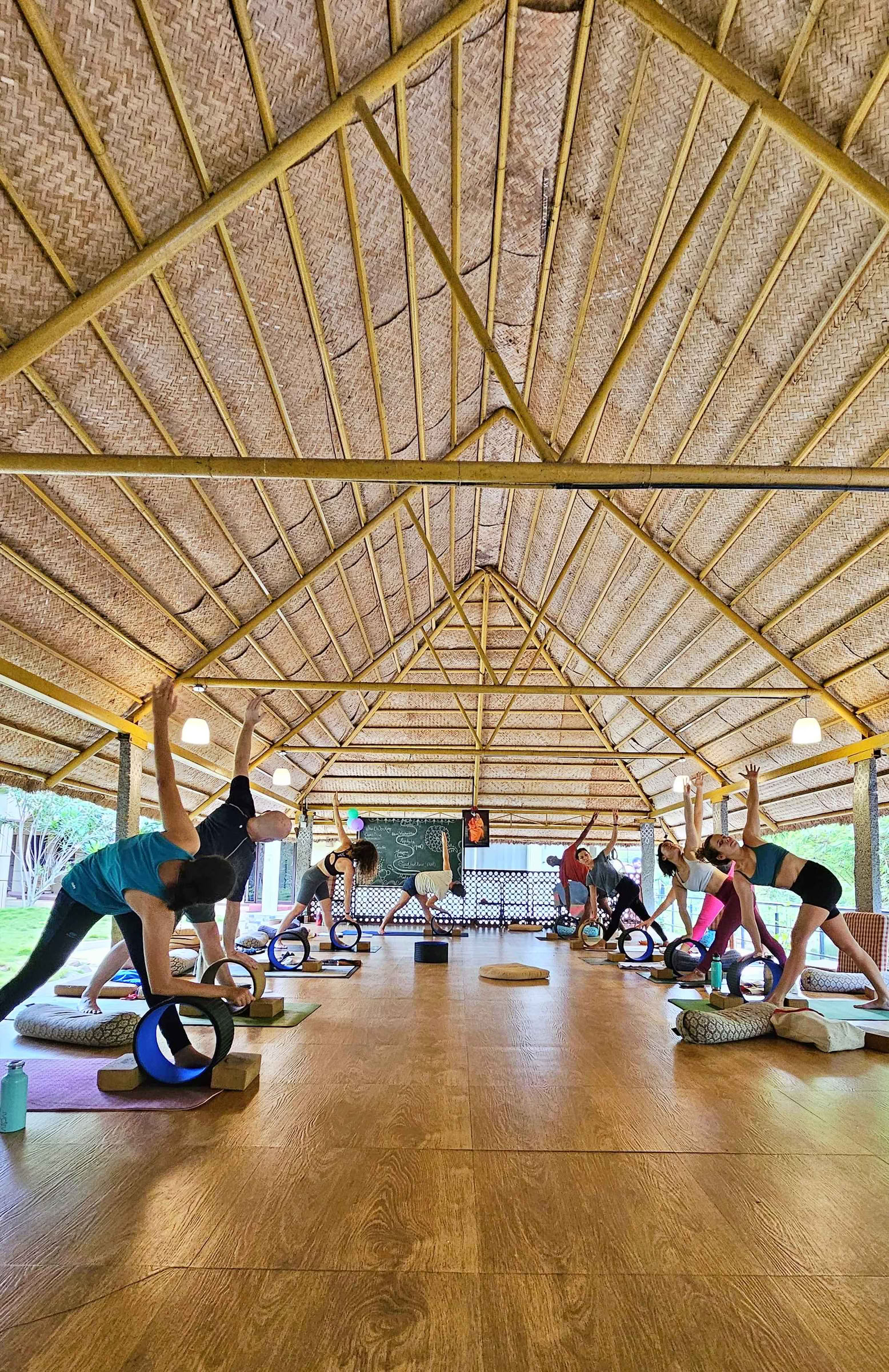 Formación Avanzada de Profesores de Yoga de 300 Horas - Agosto de 2026