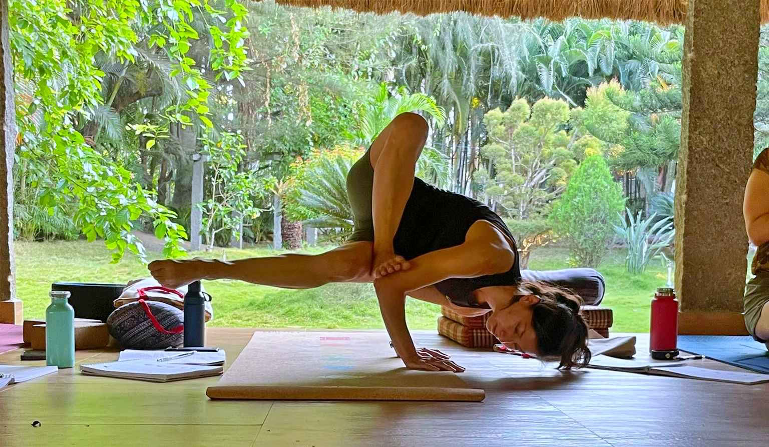 Formación avanzada de profesores de yoga de 300 horas - enero de 2027