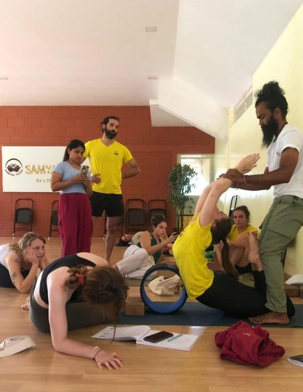 Formación residencial de profesor de pranayama de 100 horas