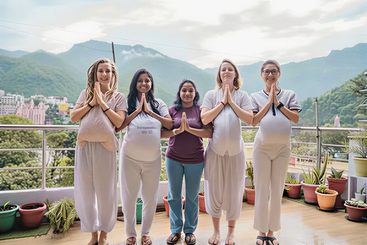 Formación de Profesores de Yoga Prenatal de 85 Horas en Rishikesh