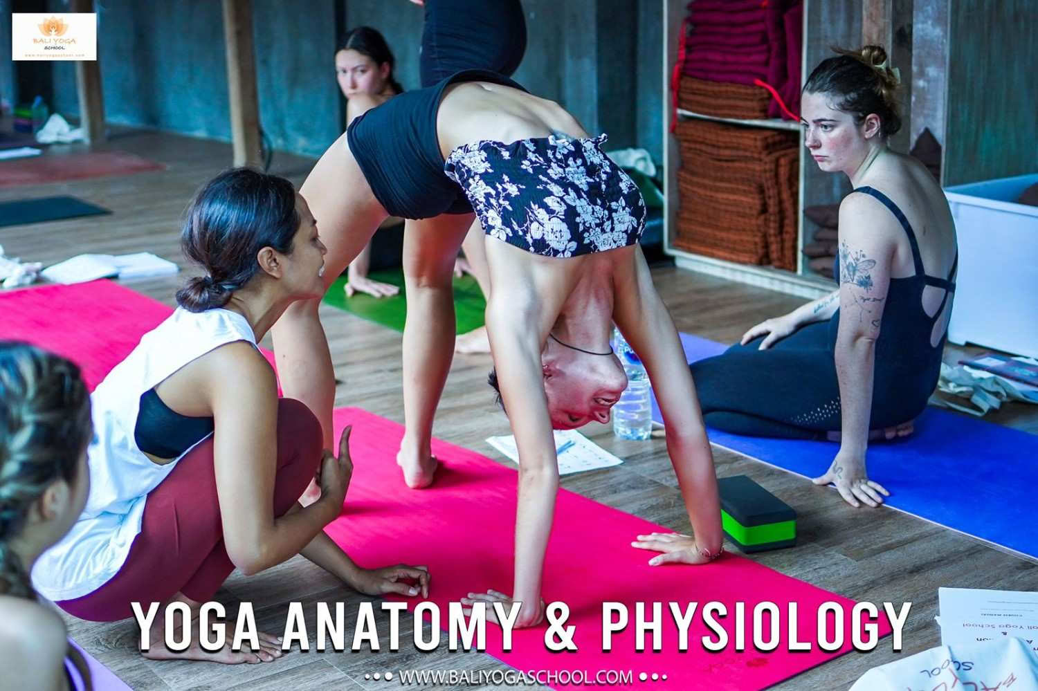 Formación de profesores de yoga de 300 horas en Varkala, Kerala, India