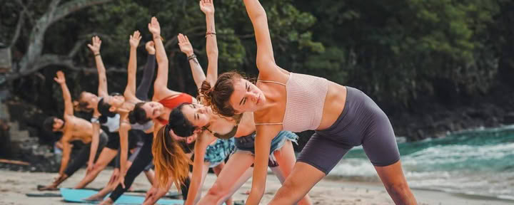 Formación de profesores de yoga de 300 horas en Varkala, Kerala, India
