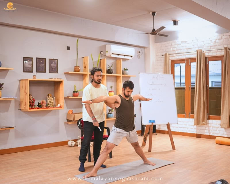 Formación de profesores de yoga de 100 horas en Rishikesh, India
