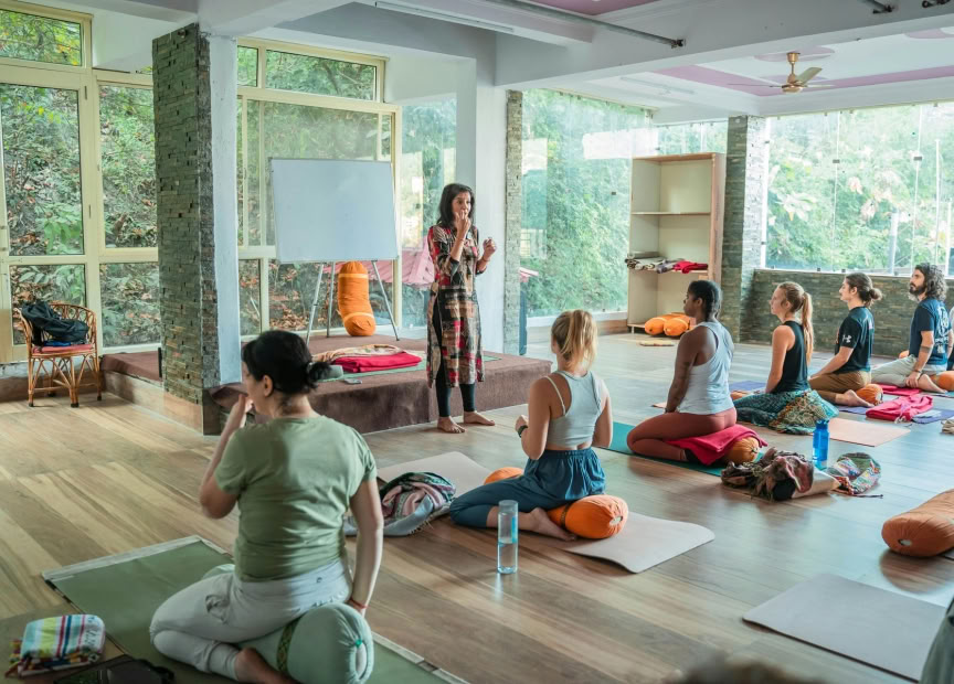 Retiro de yoga y senderismo en el Himalaya de 9 días