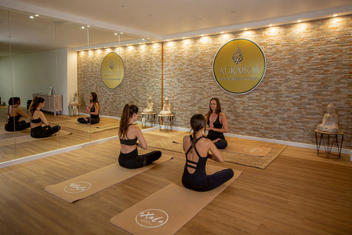 Programa de yoga y diversión en el mar (surf, kayak y SUP) Albufeira Algarve