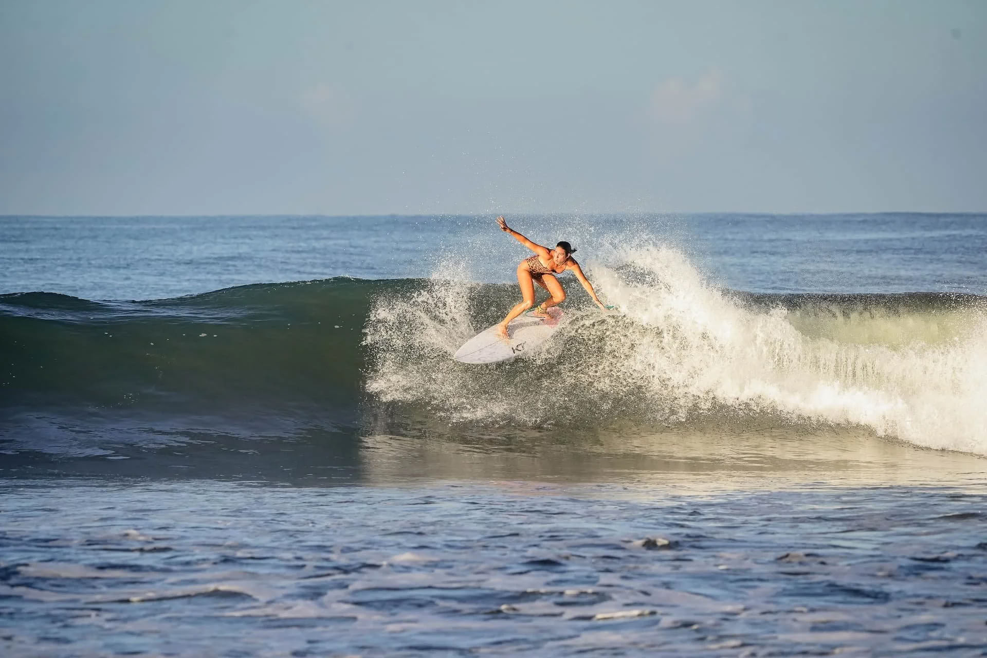 Retiro de surf intermedio de un día en el océano | Amaru Nicaragua
