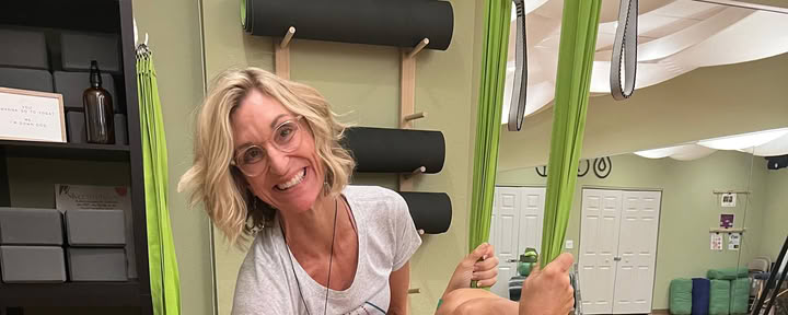Sesión privada de yoga aéreo