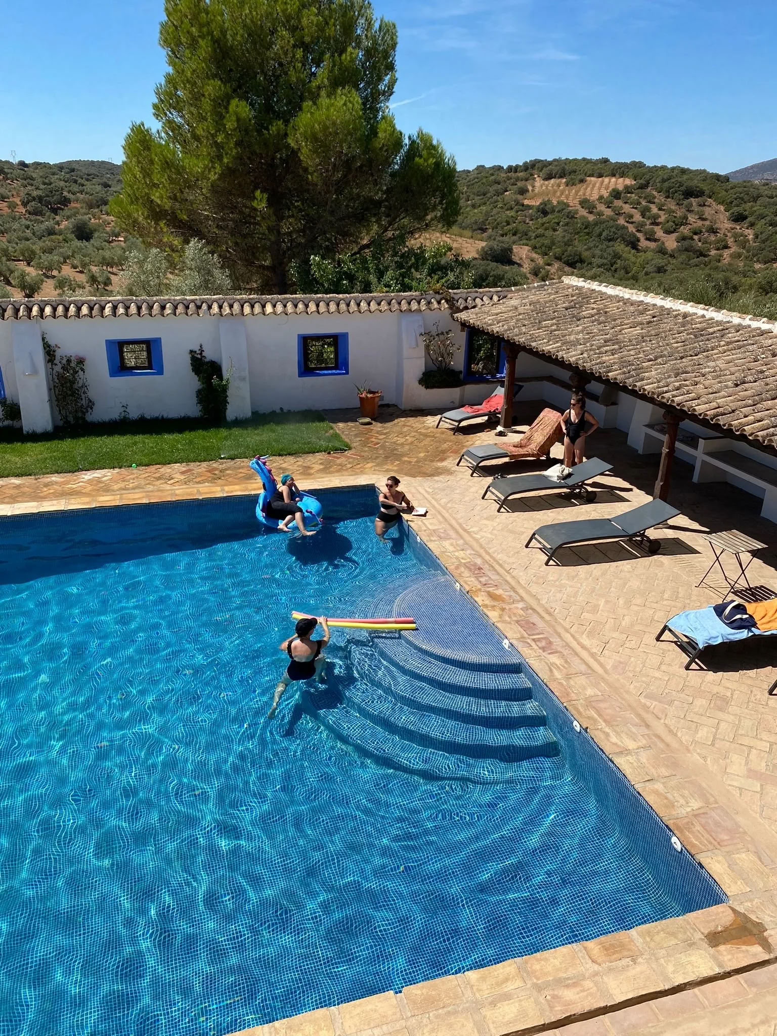 Retiro de yoga español con alma — Cortijo El Cachete