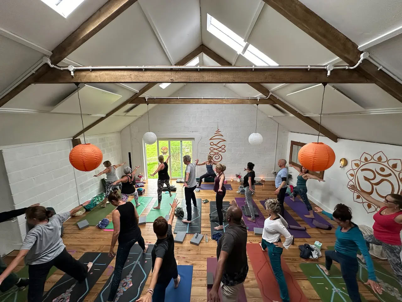Retiro de yoga de renovación otoñal con Michelle Oliver, Barefoot Yogini