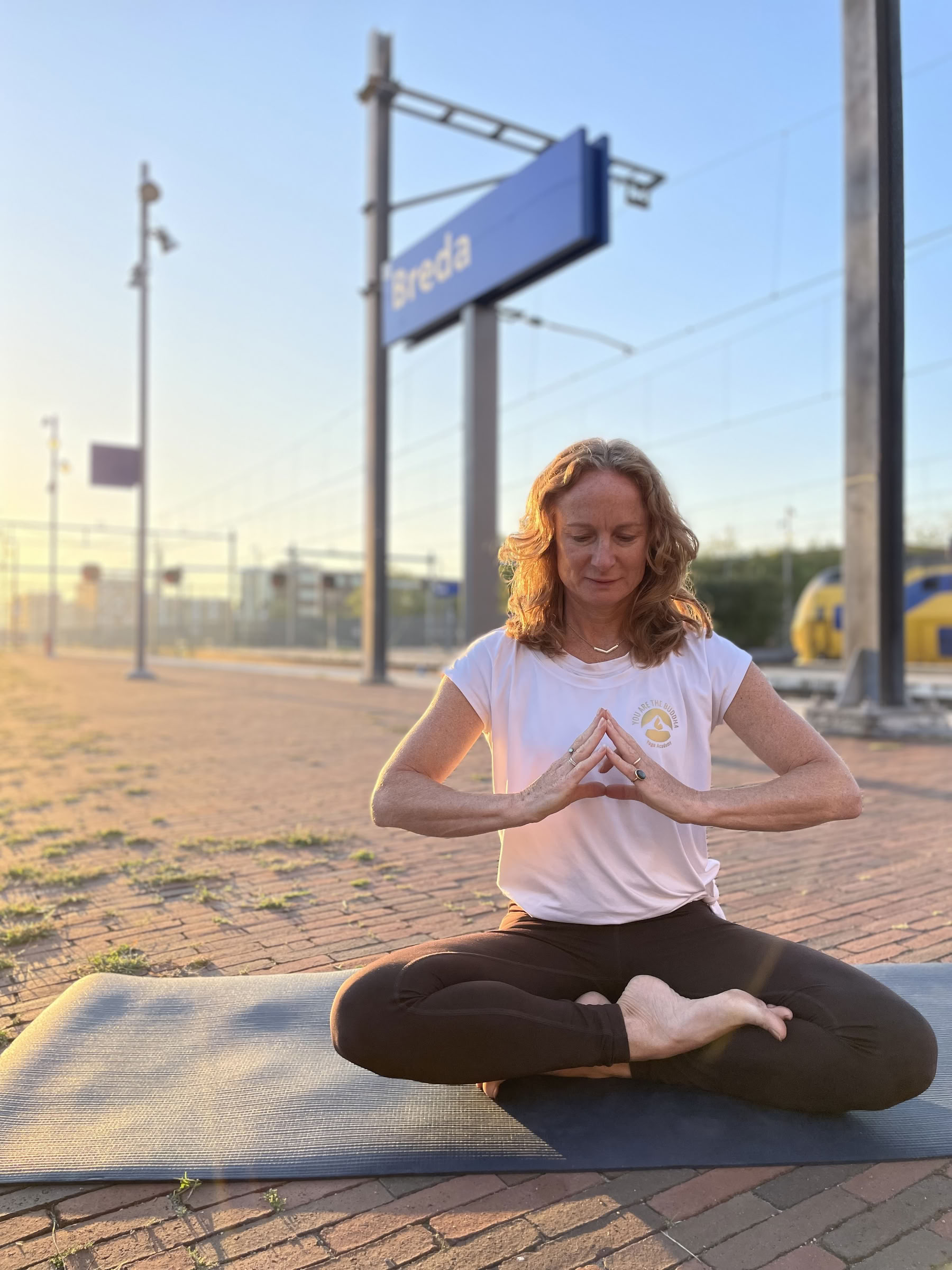 Clase grupal de terapia de yoga