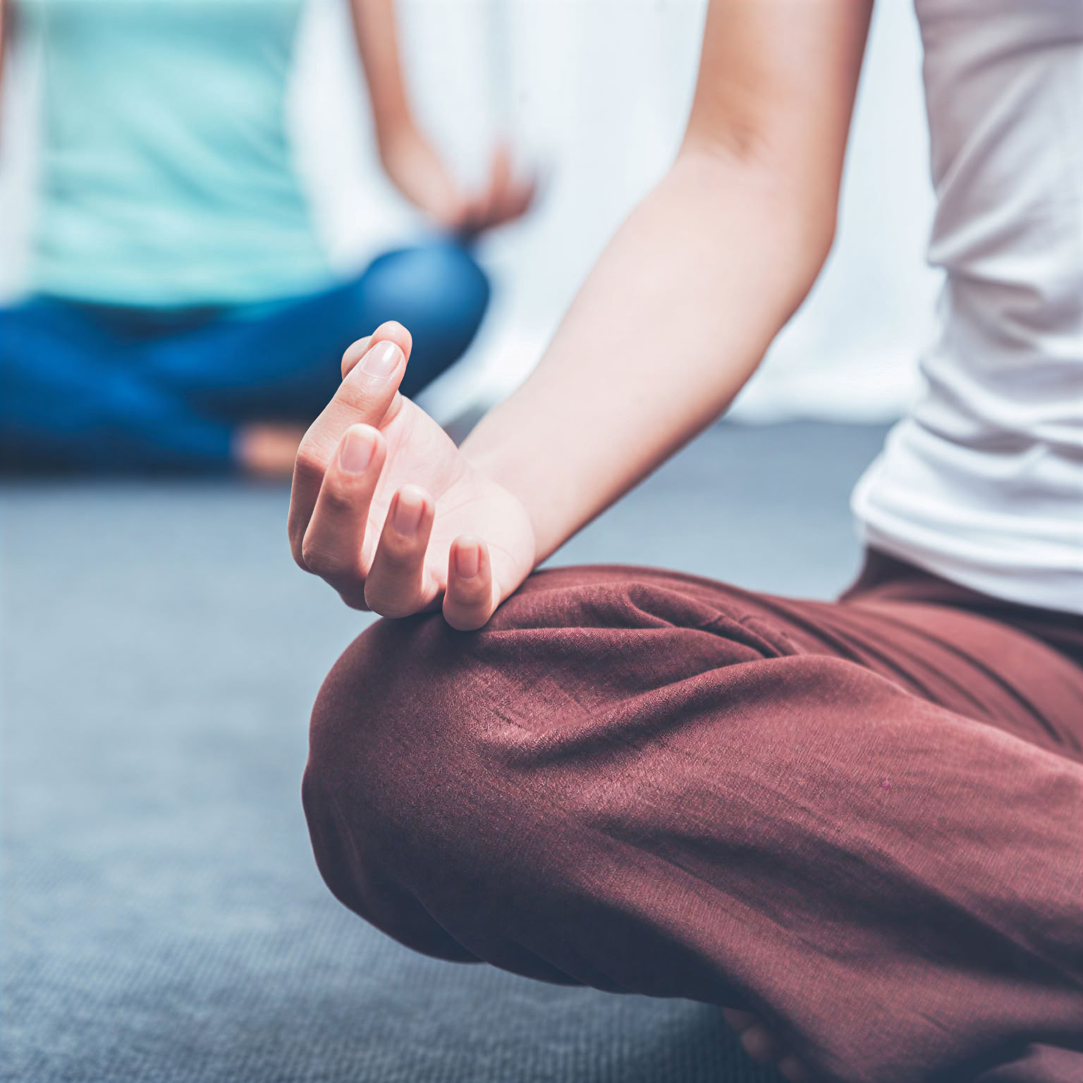 Adolescentes y preadolescentes resilientes - yoga y terapia de juego