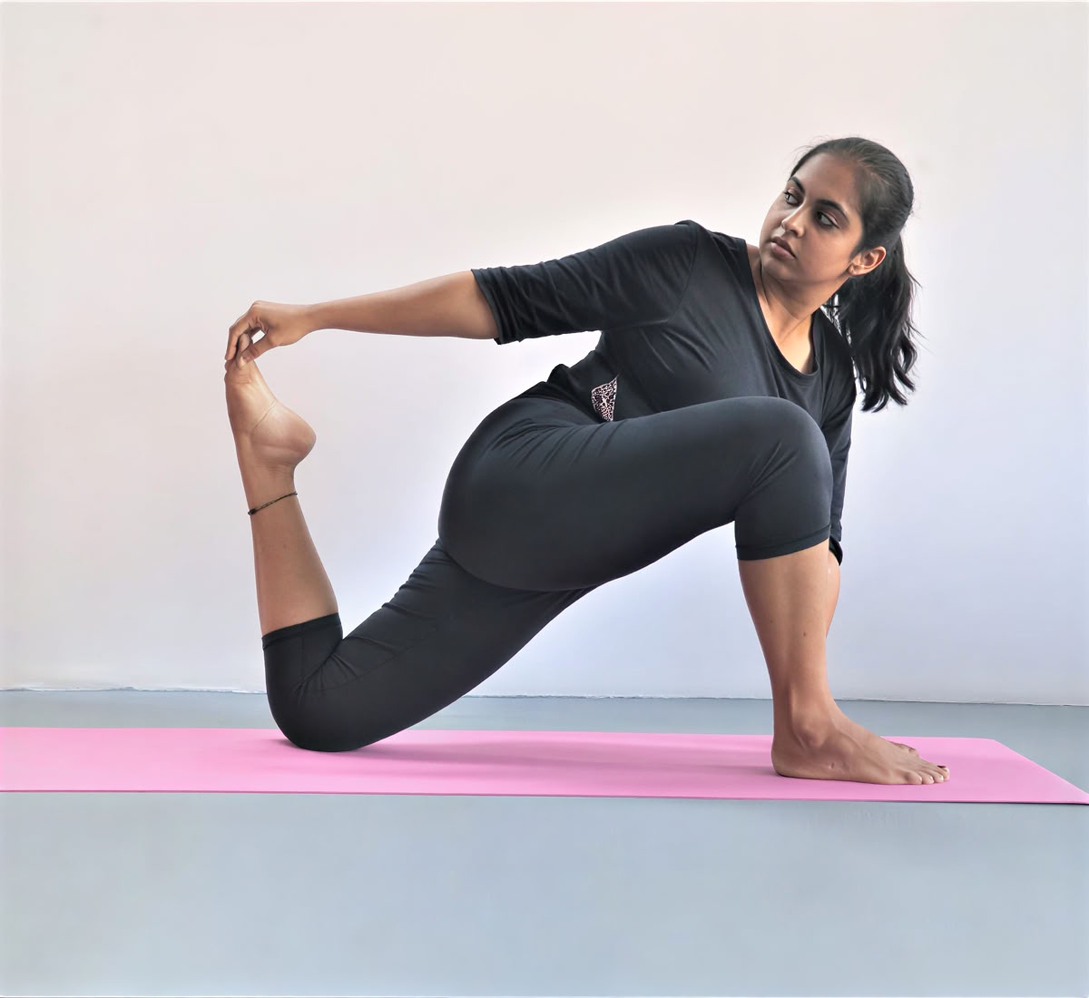 50 horas de formación de profesorado de yoga aéreo