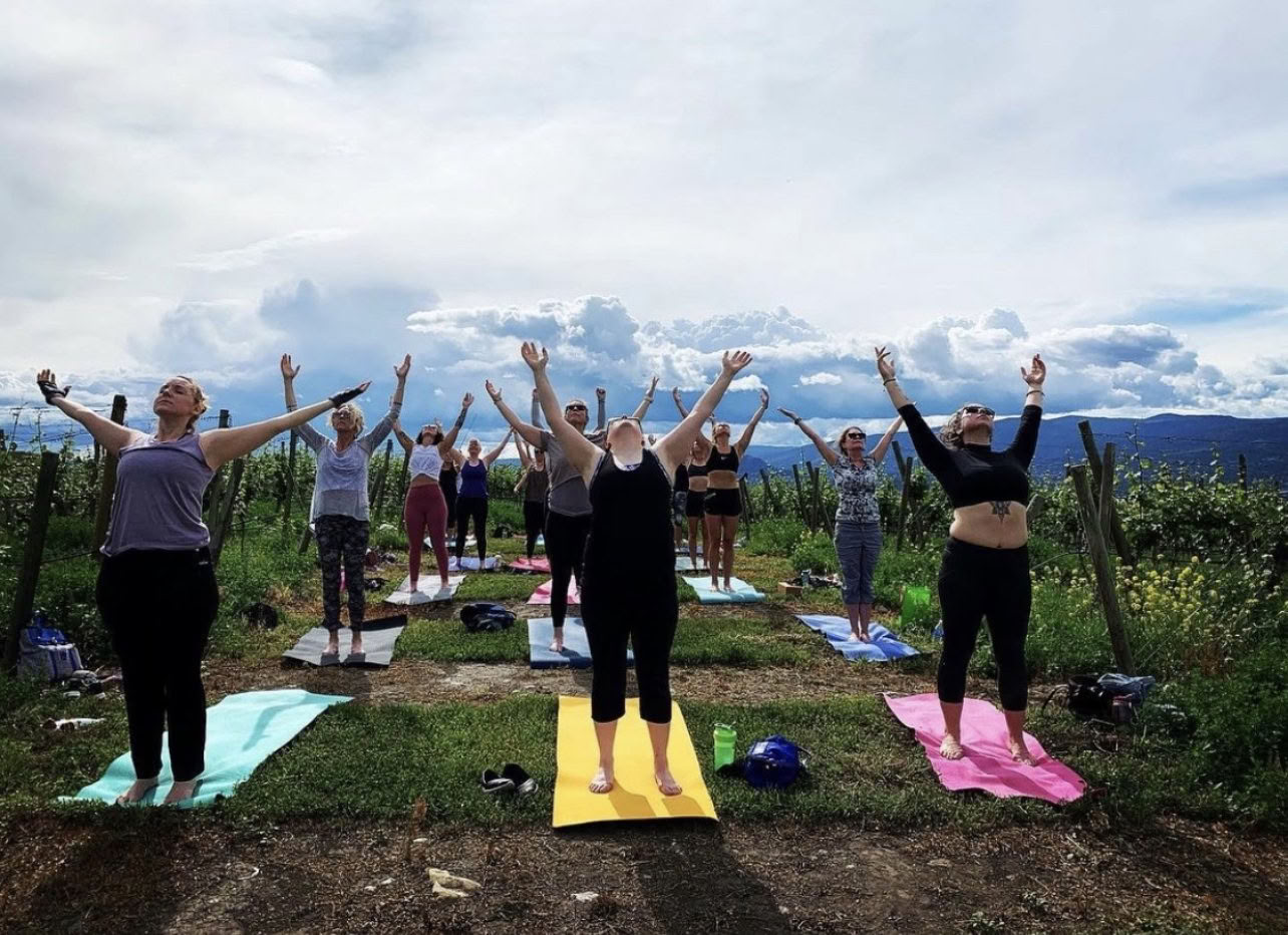 Flujo junto al muelle: ¡yoga y meditación en el lago Okanagan!