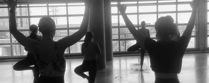 Yoga con cachorros – encuentro de adopción social (todos los niveles)