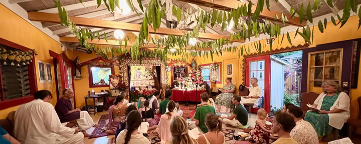 Noche de miércoles de kirtan y banquete vegetariano de amor
