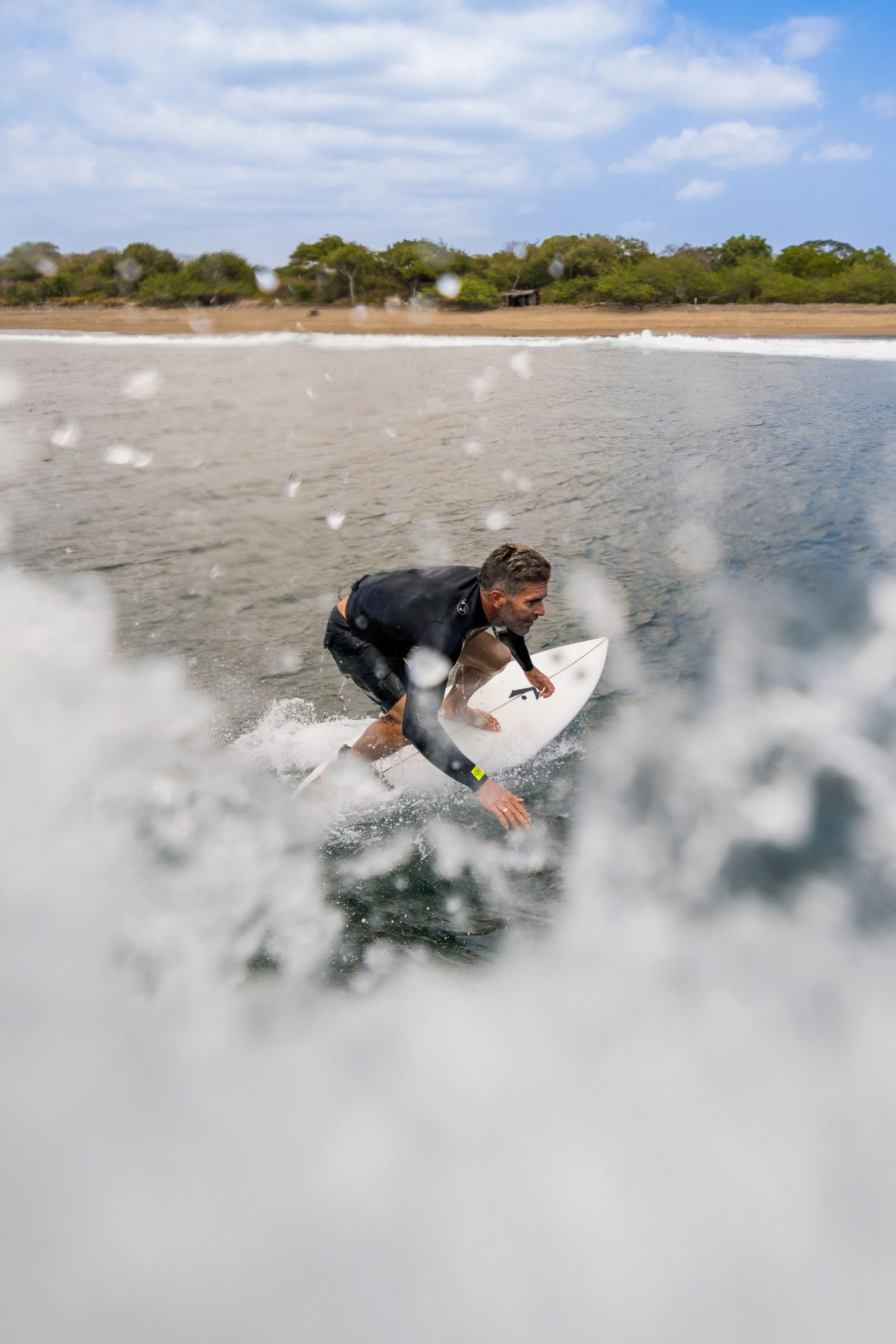 Paquete de surf todo incluido para surfistas intermedios y avanzados