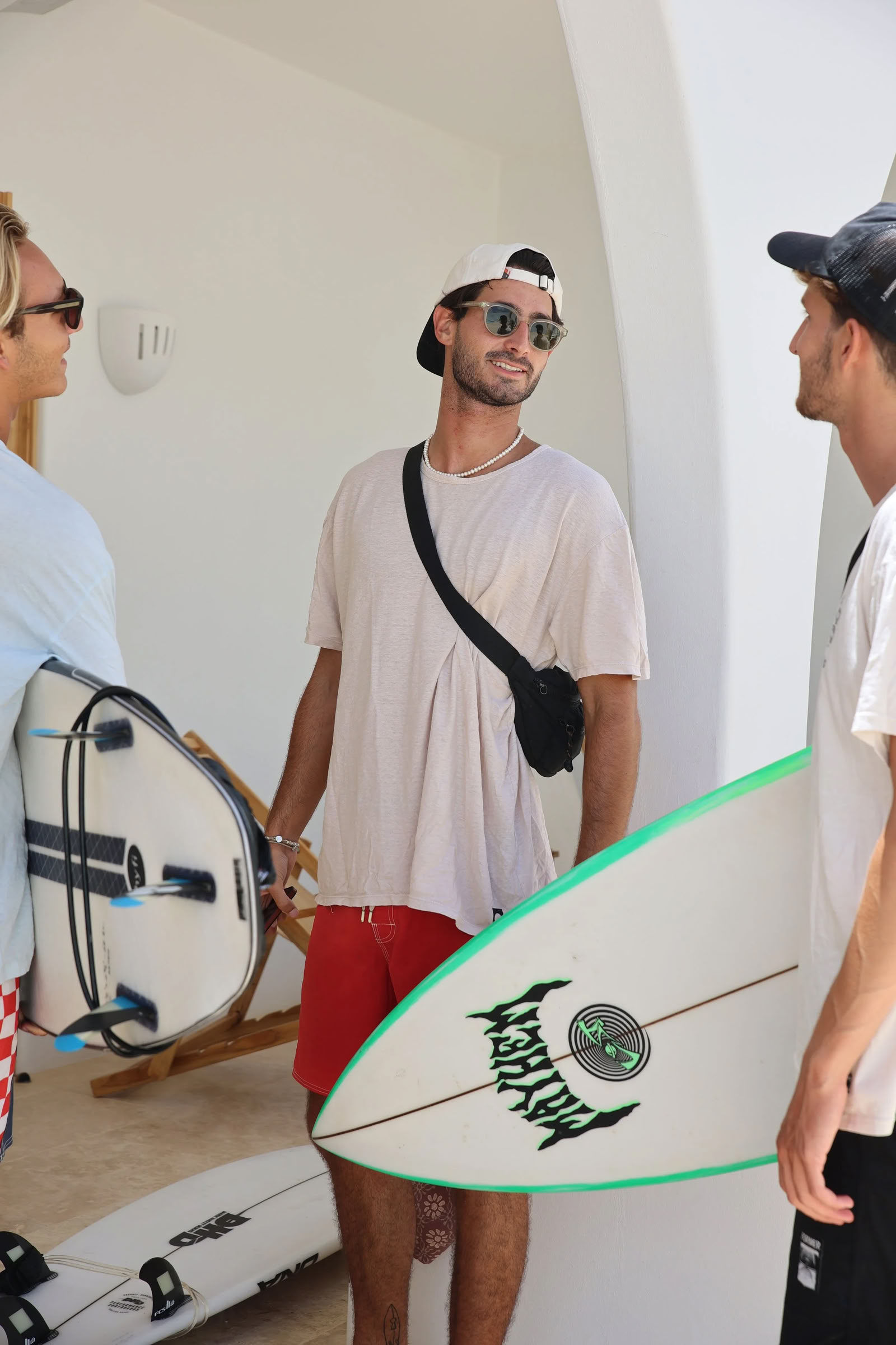 Paquete de surf todo incluido para surfistas intermedios y avanzados