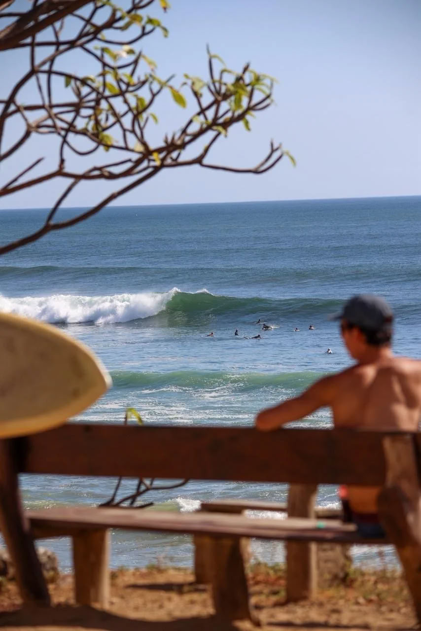 Paquete de surf todo incluido para surfistas intermedios y avanzados