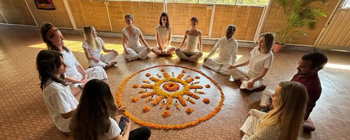 Formación de profesores de yoga de 100 horas en Rishikesh