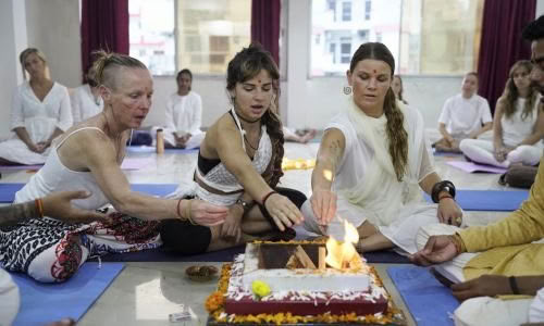 10 retiros de yoga en Rishikesh, India