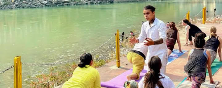 Formación de Profesores de Yoga de 200 Horas