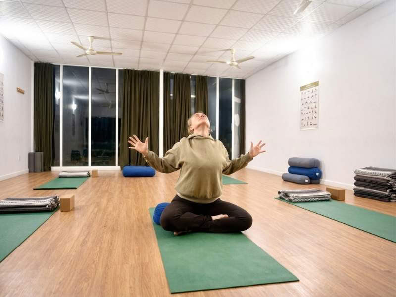 Formación de profesores de yoga Yin y Yang de 50 horas en Rishikesh – del 1 al 7 de enero de 2026