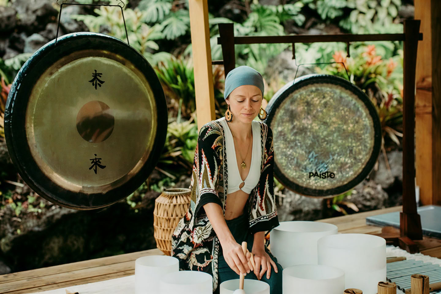 Yoga de Luna Nueva, Creación de Joyas de Cristal y Viaje de Baño de Sonido