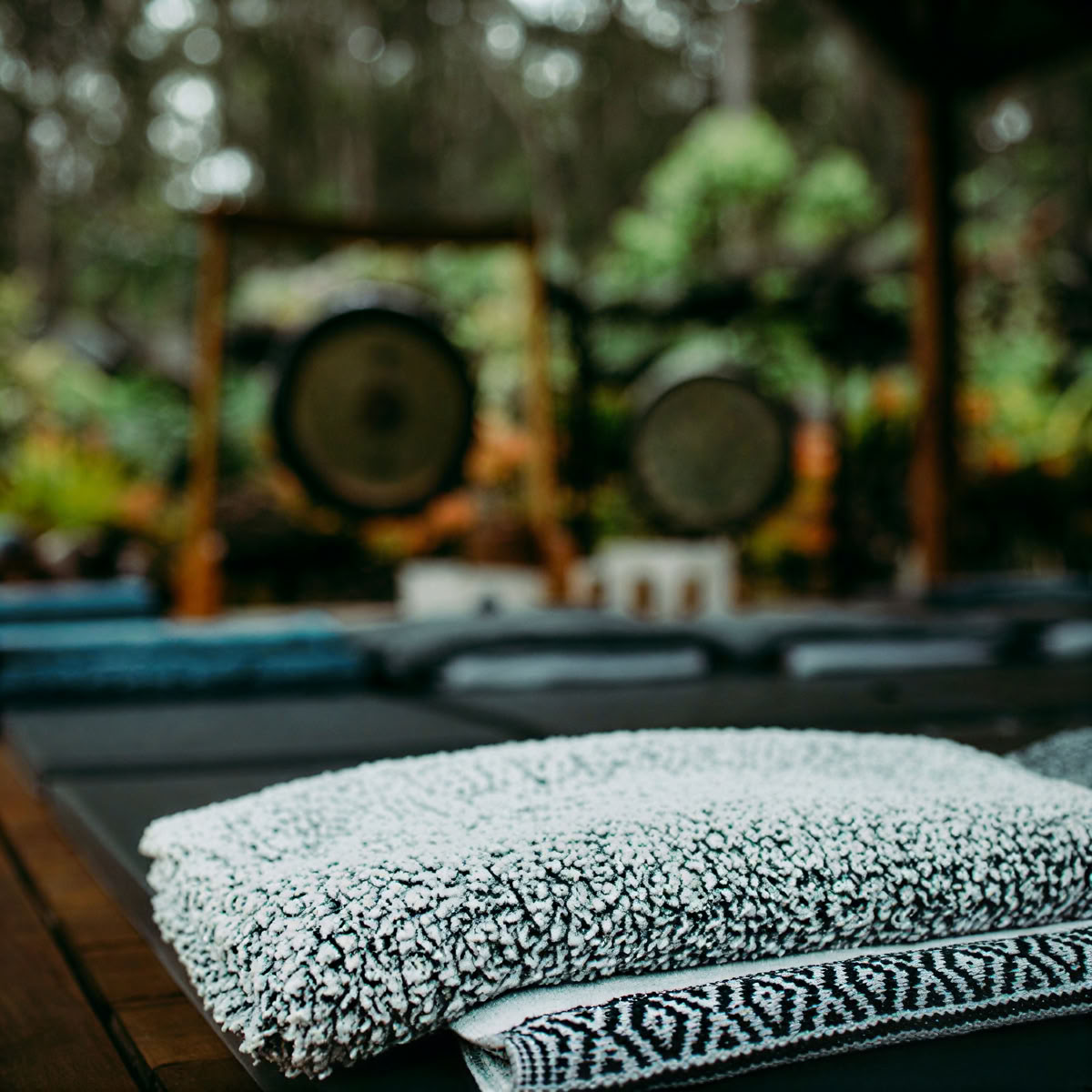 Yoga de Luna Nueva, Creación de Joyas de Cristal y Viaje de Baño de Sonido