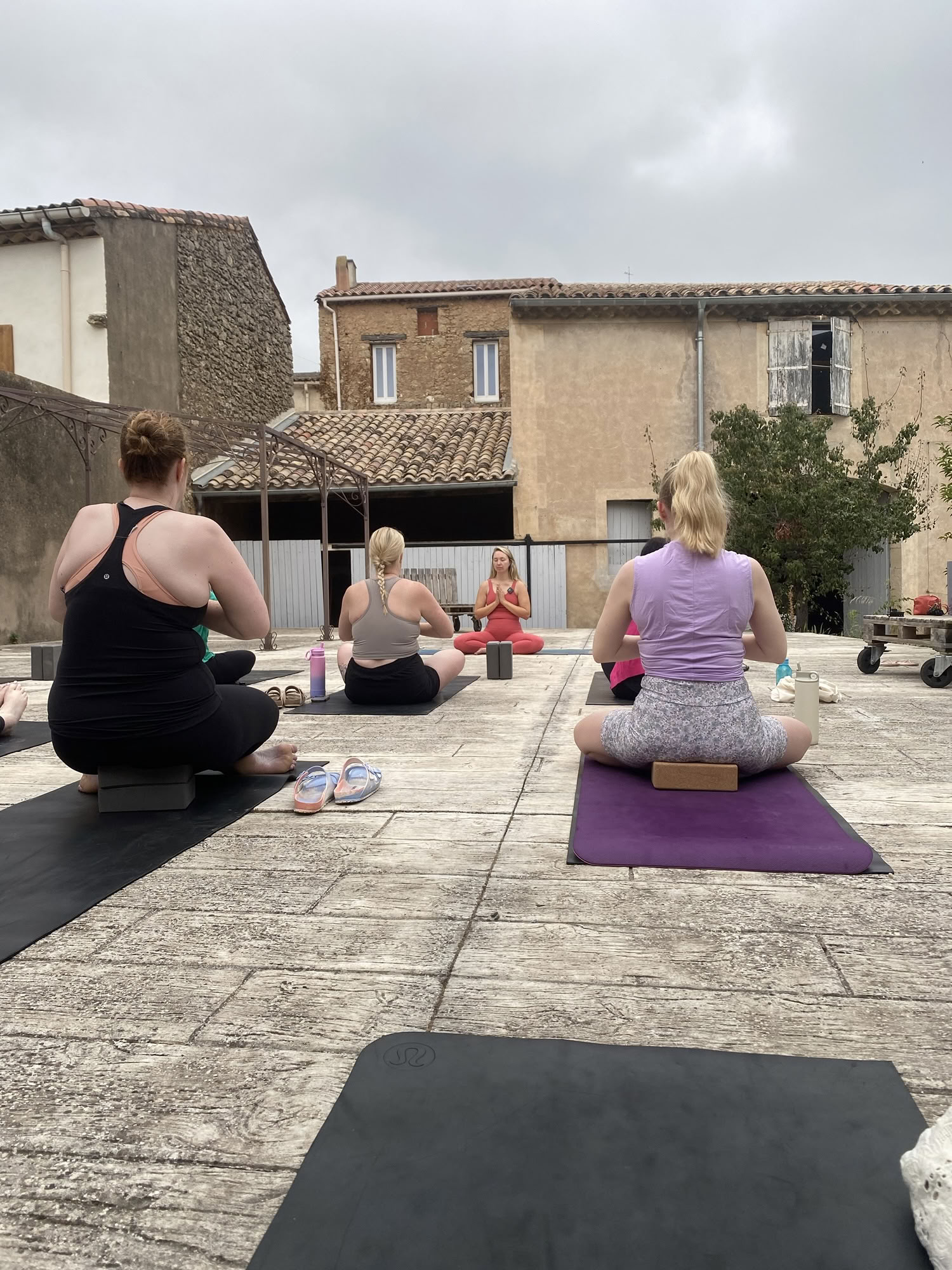 Reaviva tu resplandor interior: retiro de yoga y meditación en el sur de Francia