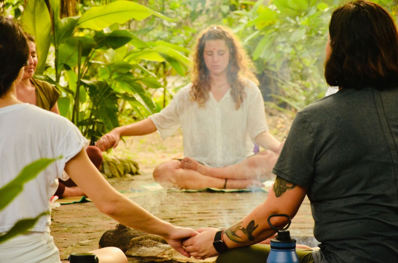 Retiro de meditación y yoga de atención plena en silencio
