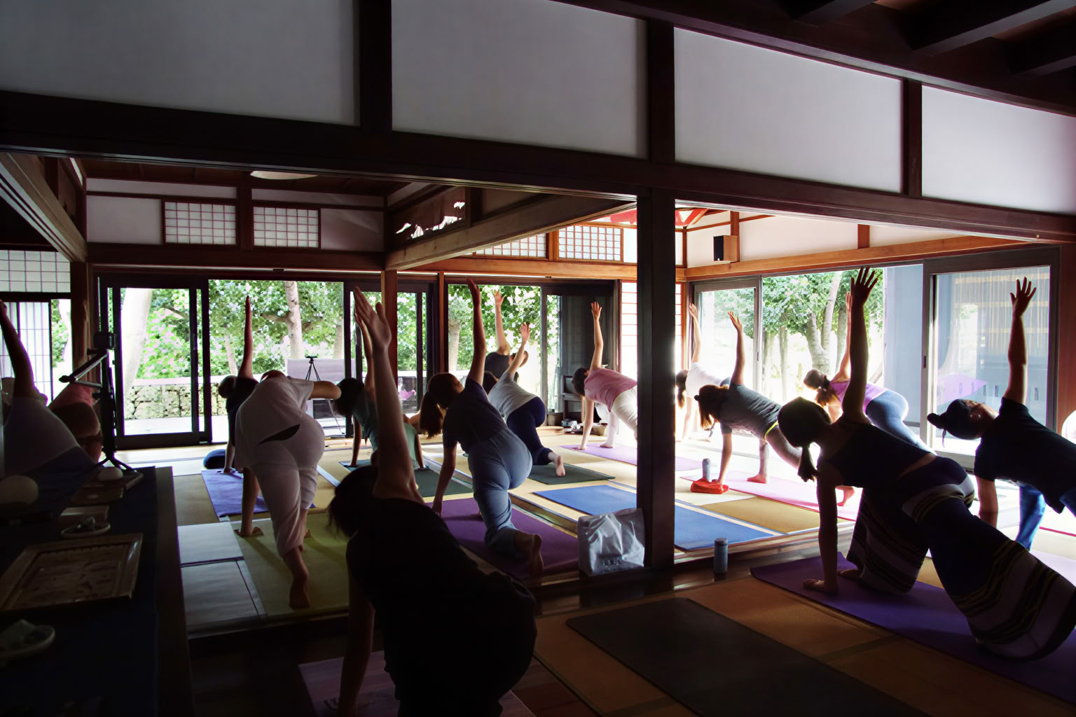 Retiro de meditación y yoga de atención plena en silencio