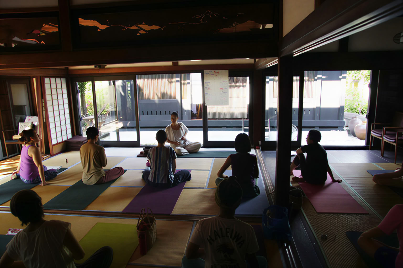 Retiro de meditación y yoga de atención plena en silencio