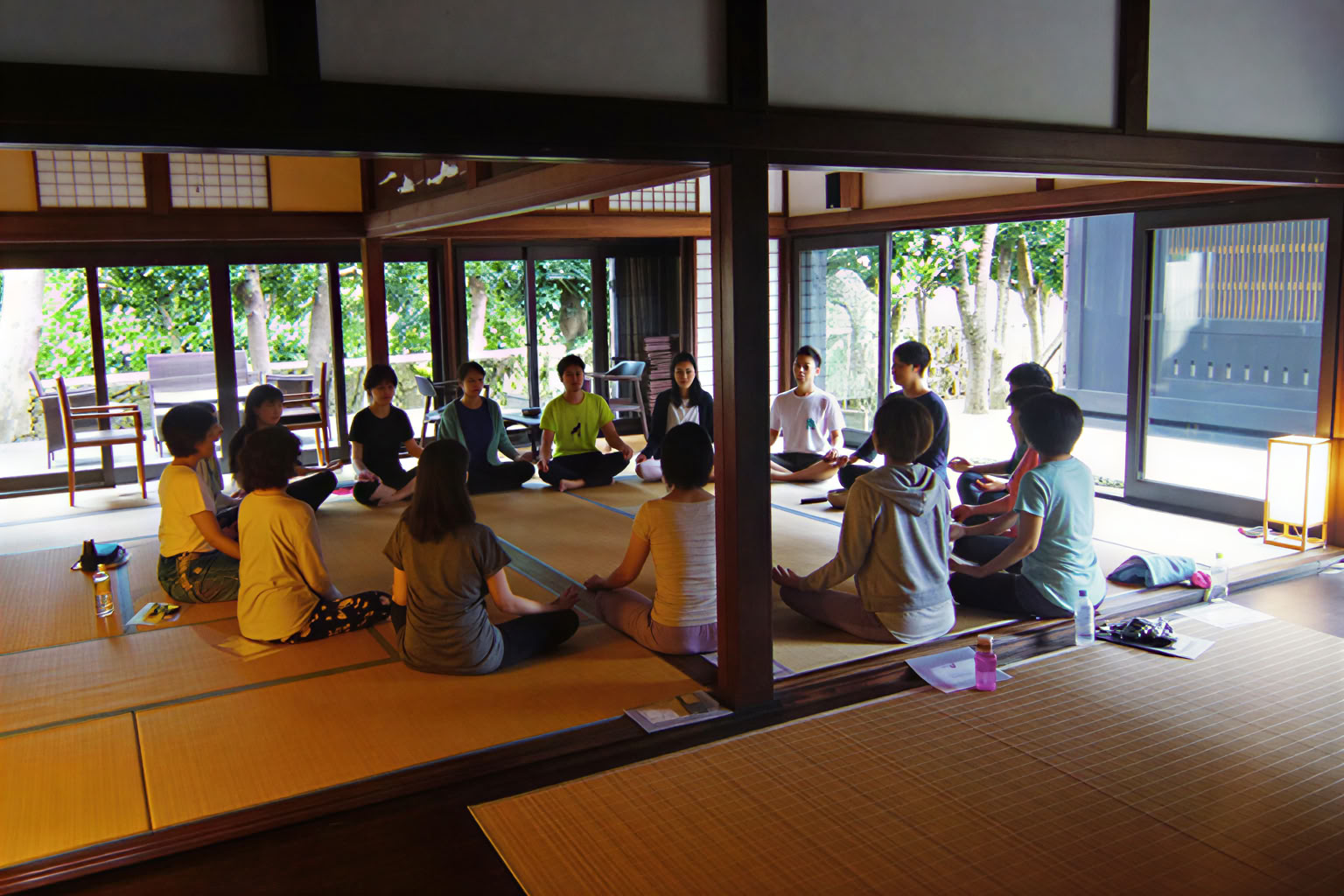 Retiro de meditación y yoga de atención plena en silencio
