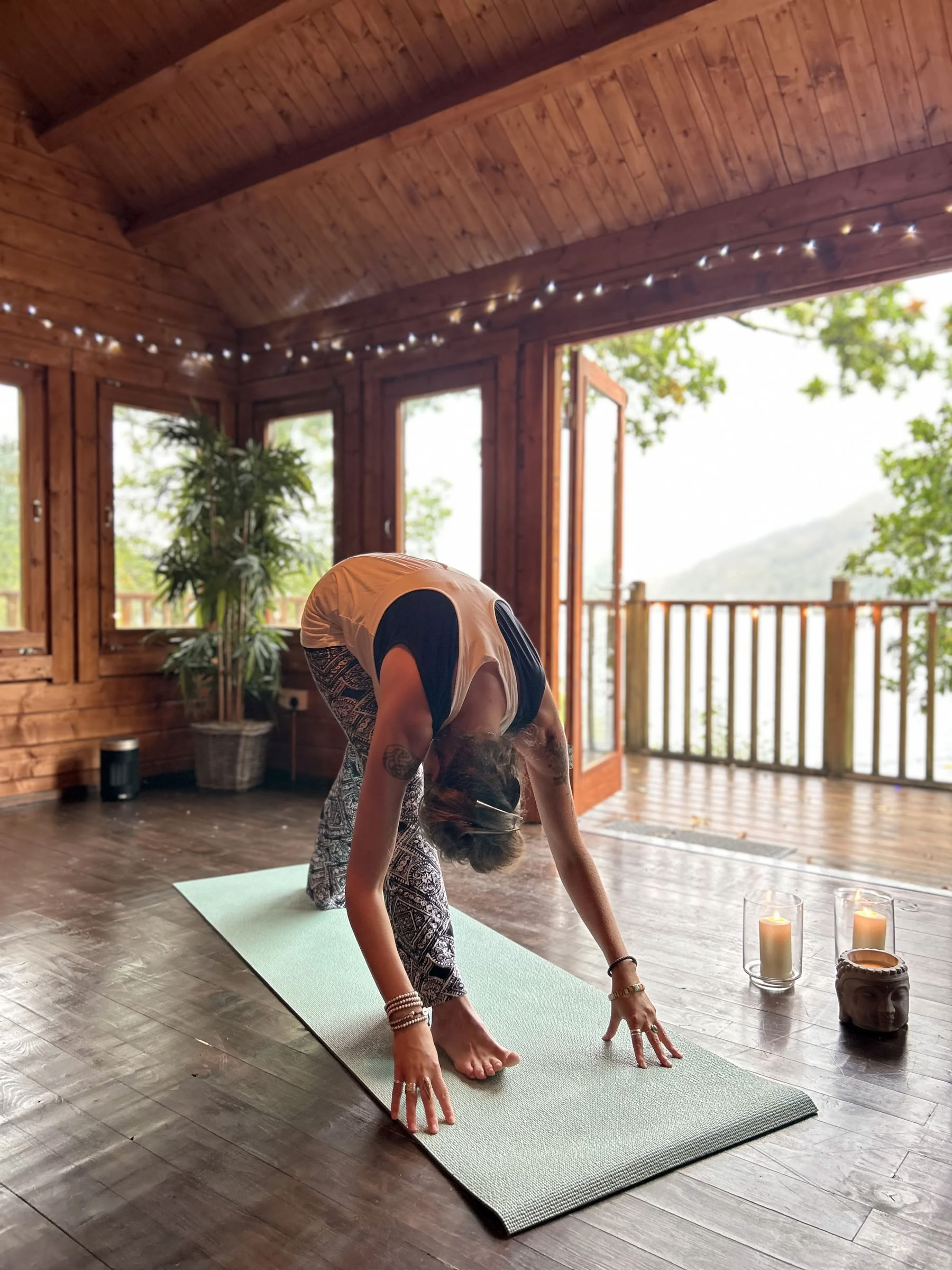 Un retiro de yoga restaurativo con Joni Brown