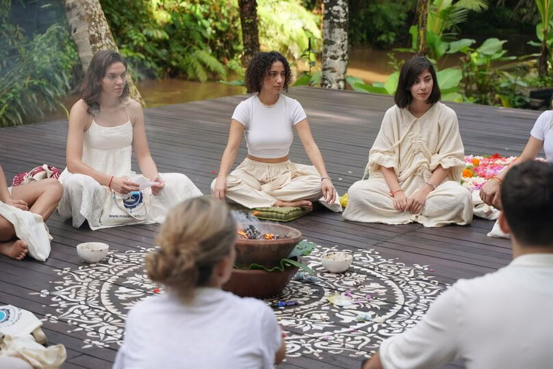 Curso de formación de profesores de yoga aéreo de 7 días en Bali