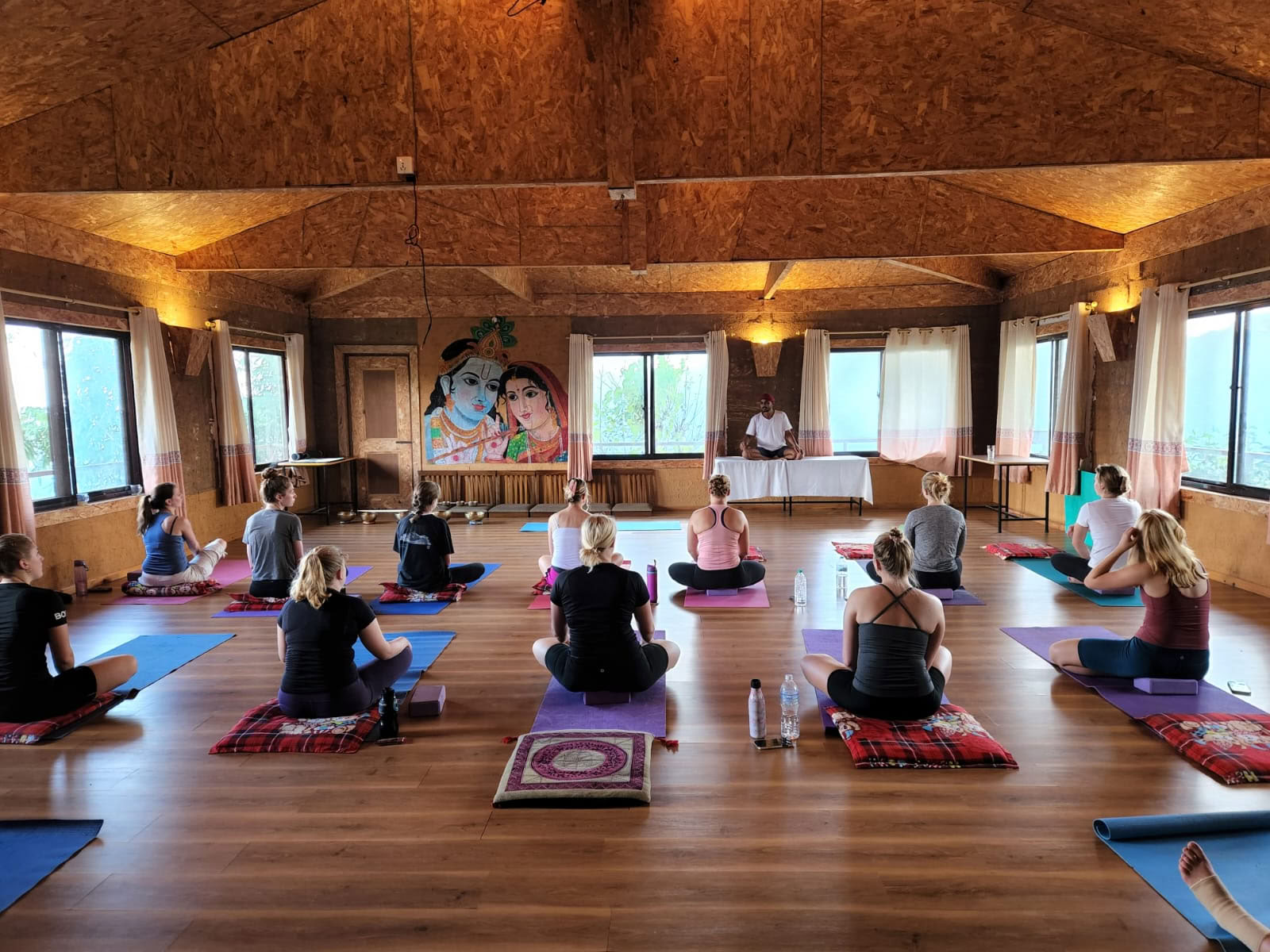 Curso de Formación de Profesores de Yoga con Vista al Himalaya (5 de octubre de 2026)