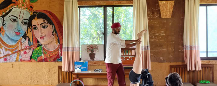 Curso de Formación de Profesores de Yoga con Vista al Himalaya (5 de octubre de 2026)