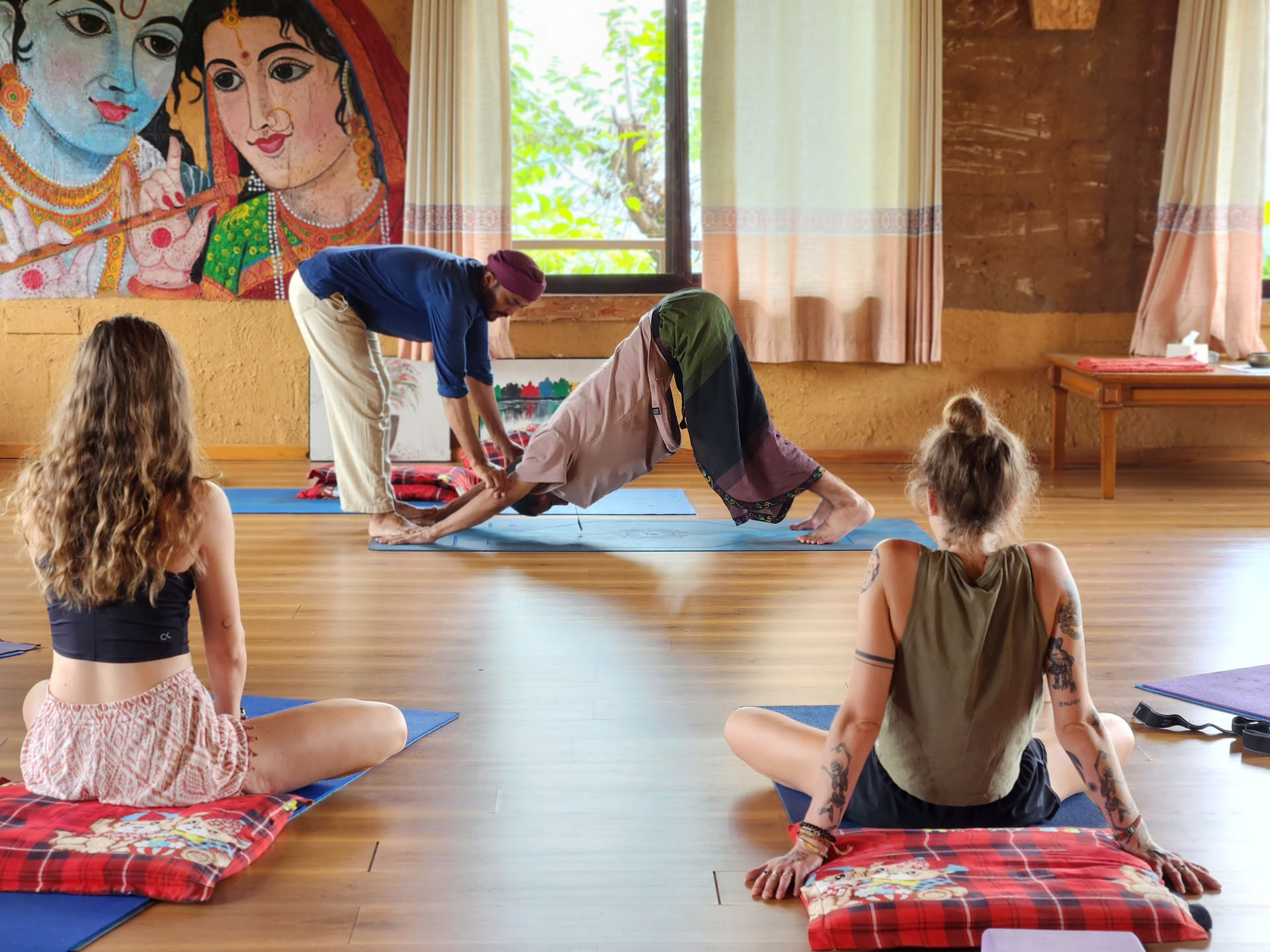 Curso de formación de profesores de yoga con vistas al Himalaya