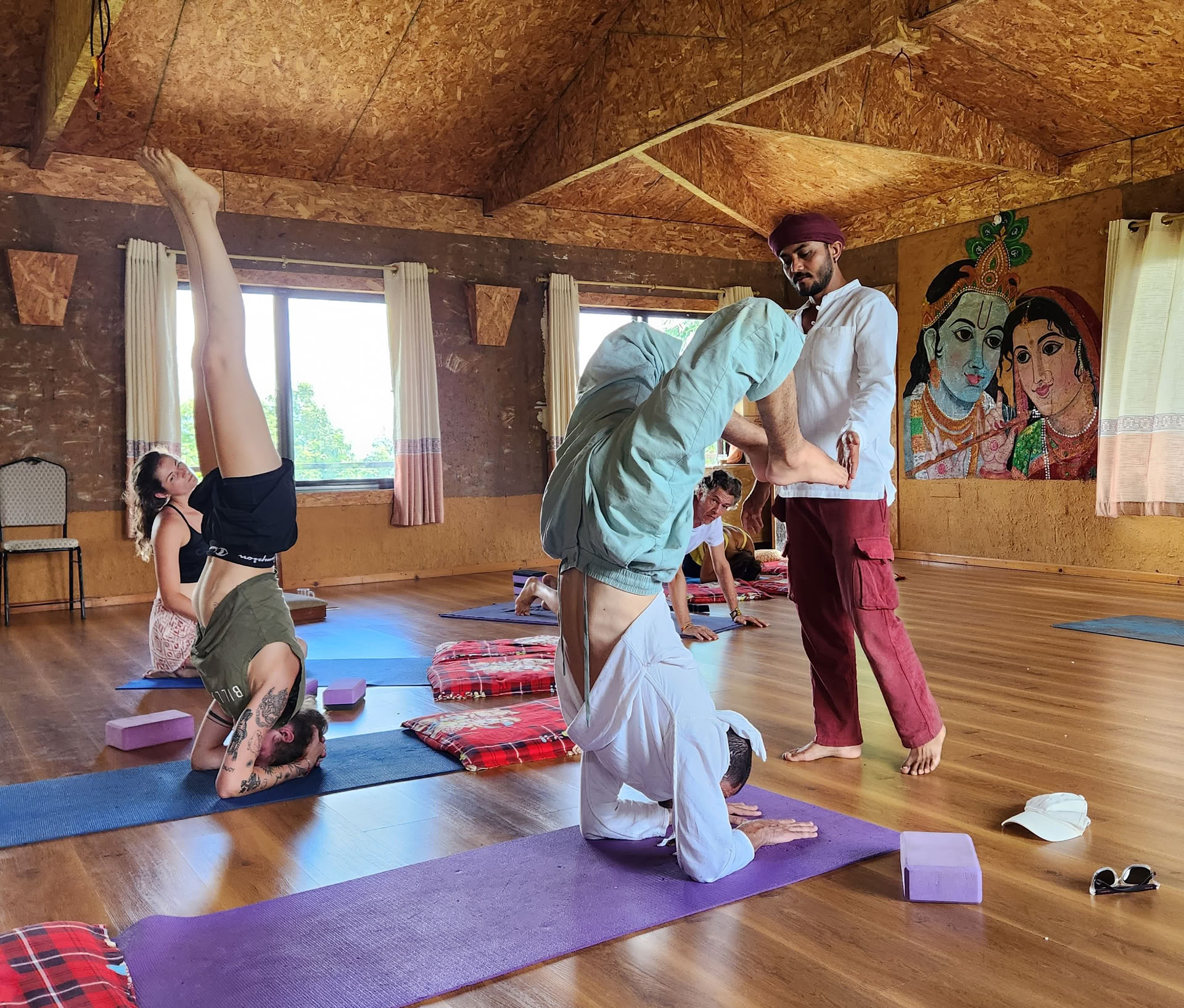 Curso de formación de profesores de yoga con vistas al Himalaya