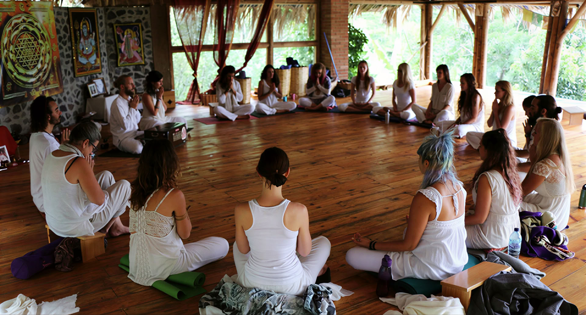 RYT de 200 horas · Toscana, Italia · Certificado por Yoga Alliance