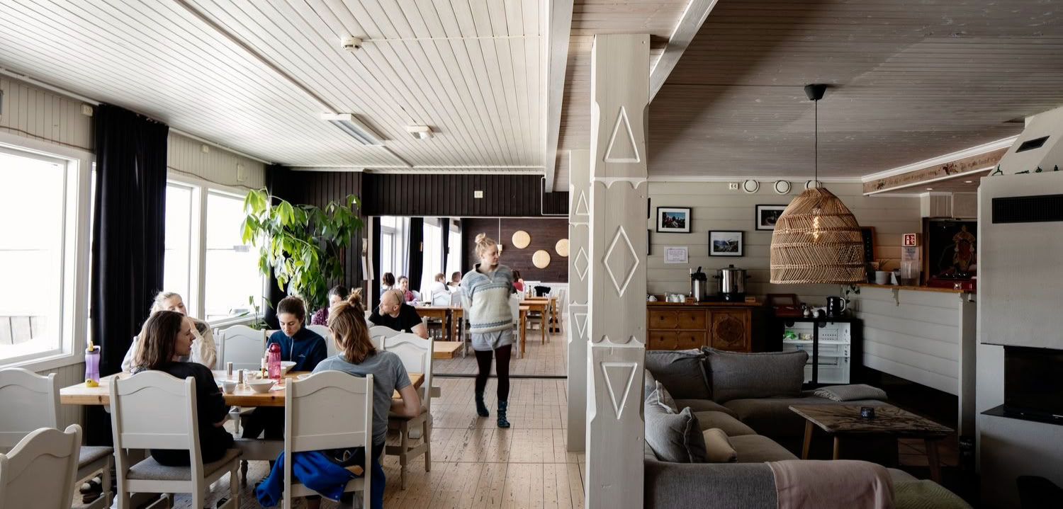 Aliento de otoño: un retiro de yoga restaurativo para aliviar el estrés