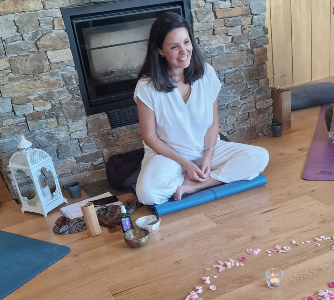 Aliento de otoño: un retiro de yoga restaurativo para aliviar el estrés