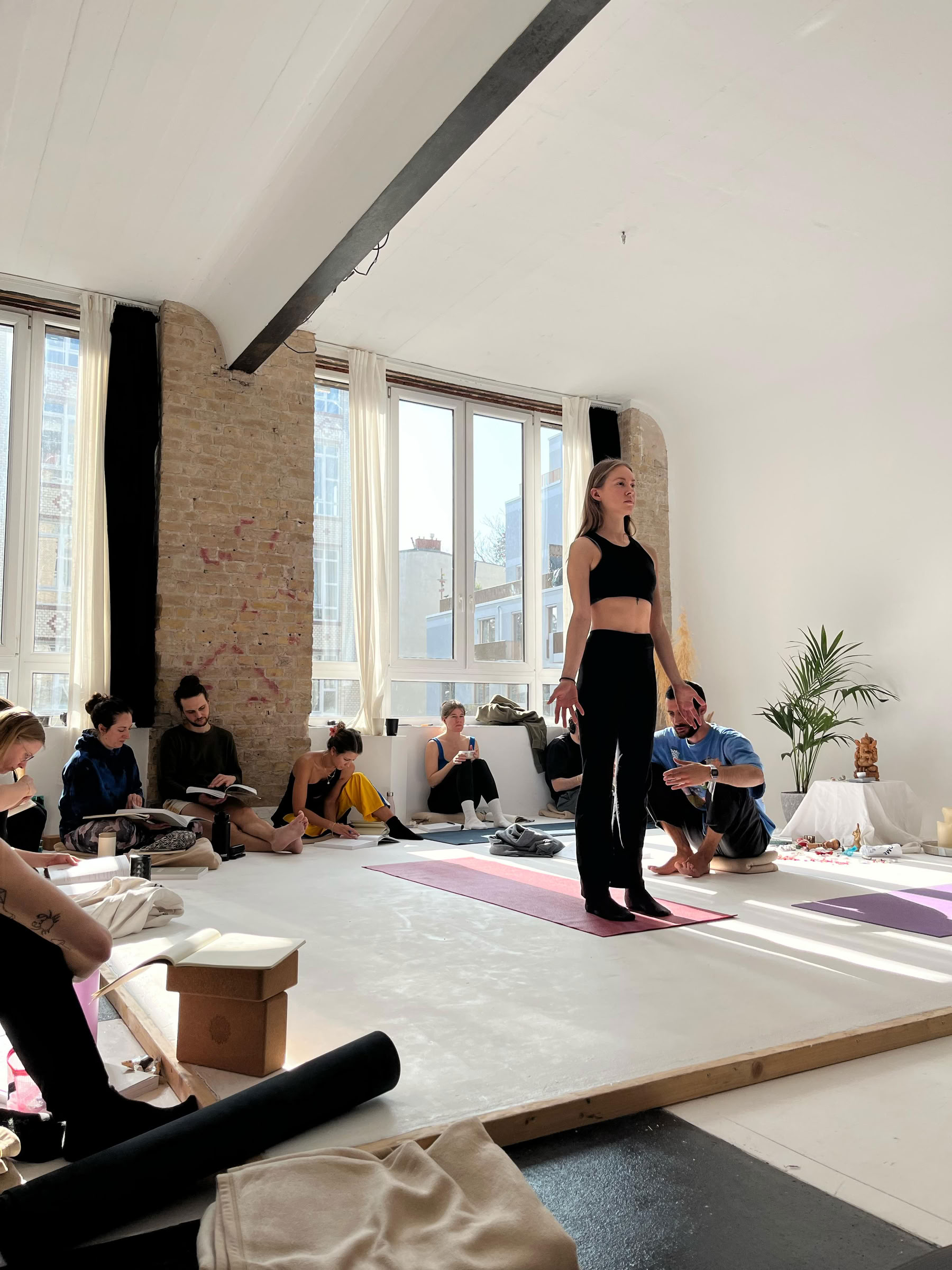 Formación Avanzada de Profesor de Yoga de 150 h: Expande y Brilla